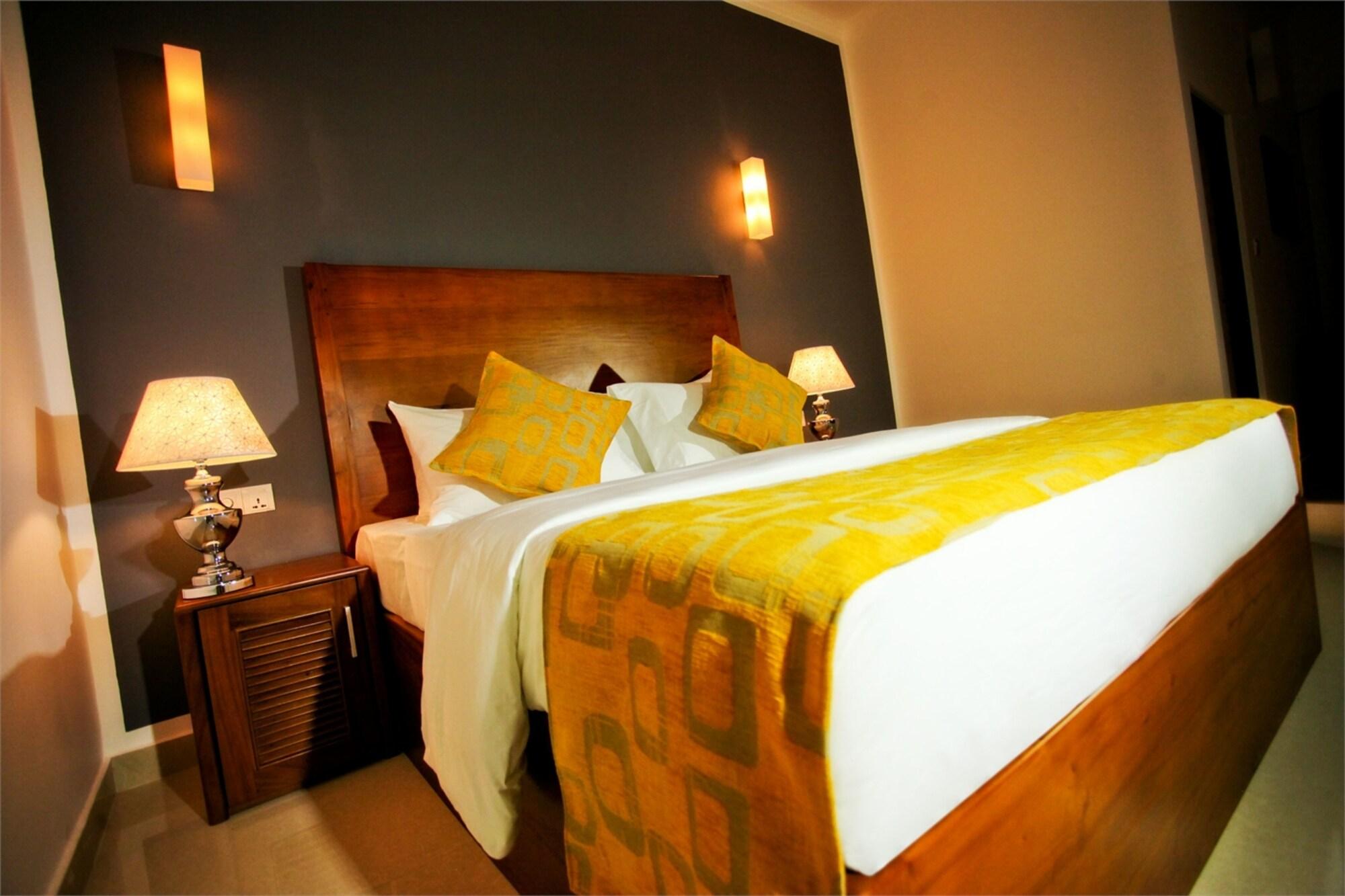 Hotel Travellers Nest Kandy Bagian luar foto