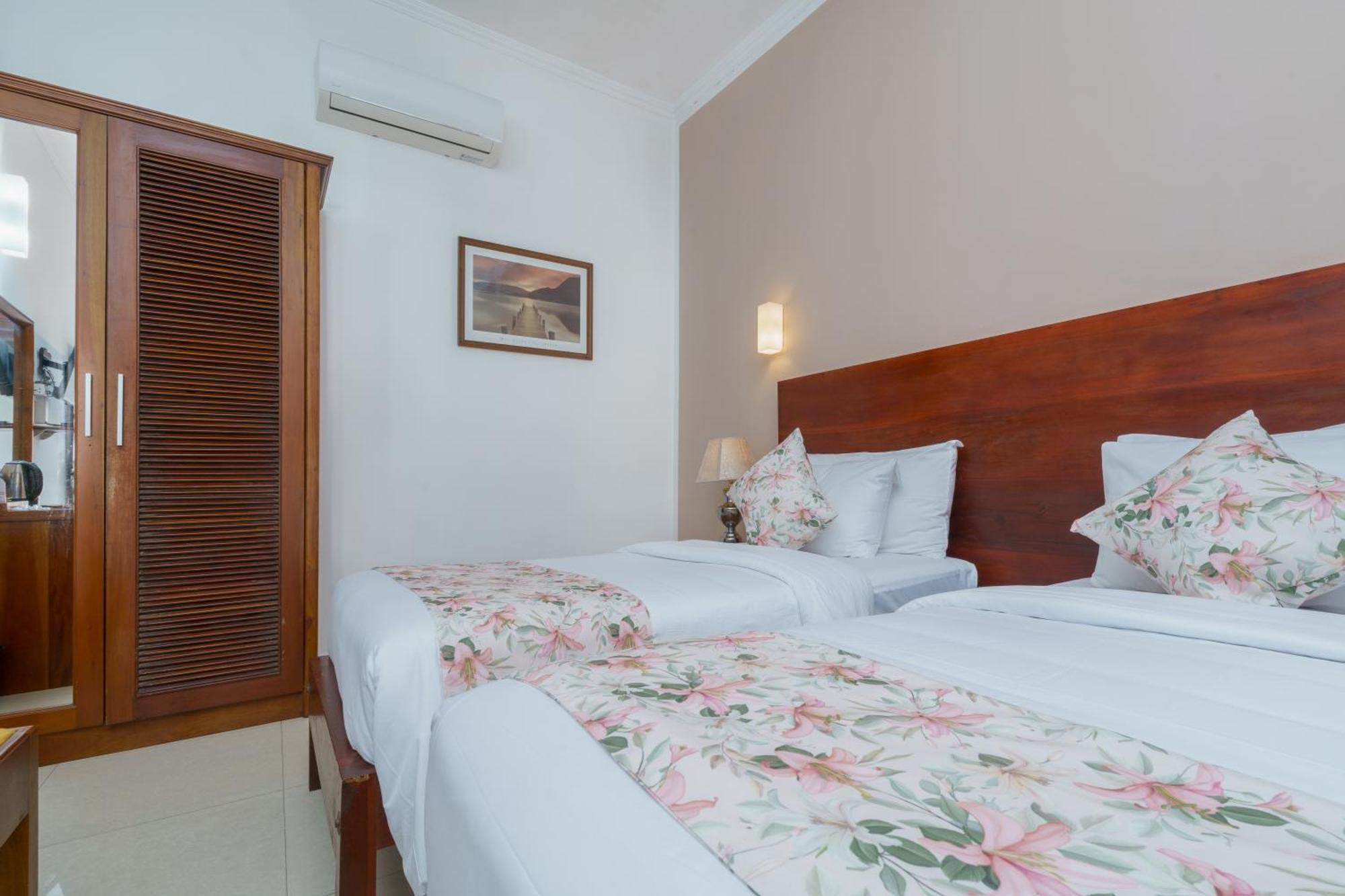 Hotel Travellers Nest Kandy Bagian luar foto