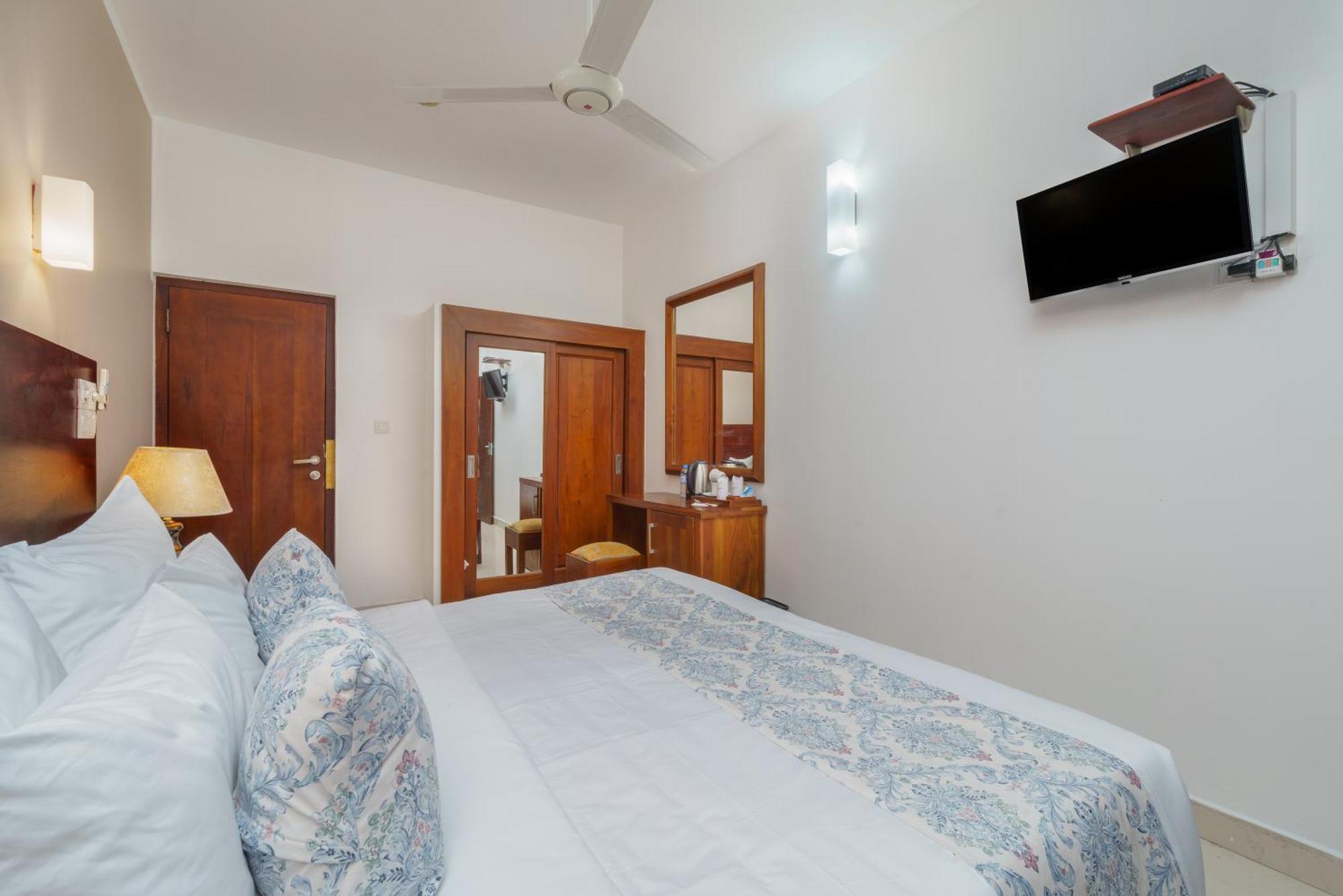 Hotel Travellers Nest Kandy Bagian luar foto