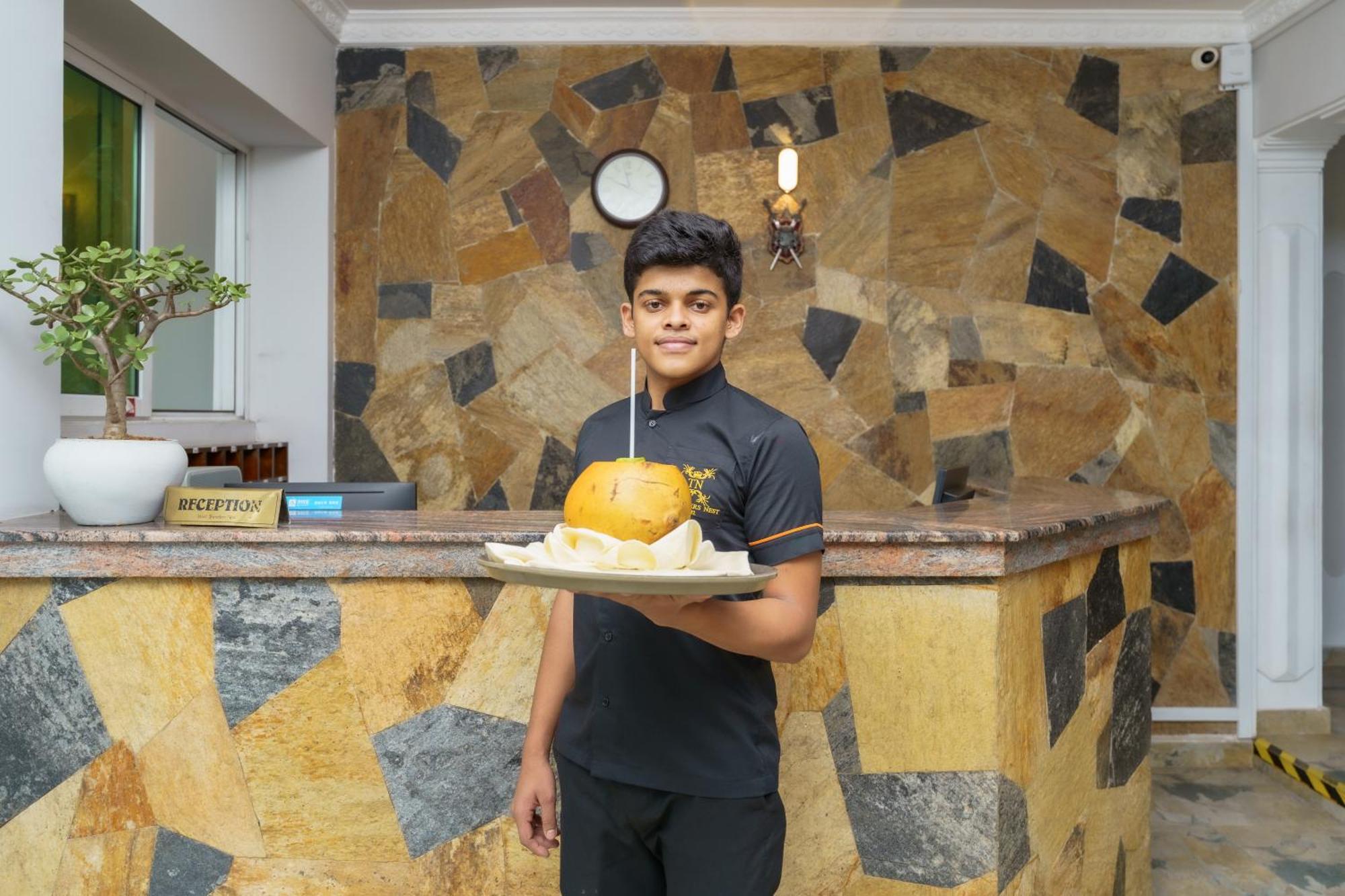 Hotel Travellers Nest Kandy Bagian luar foto