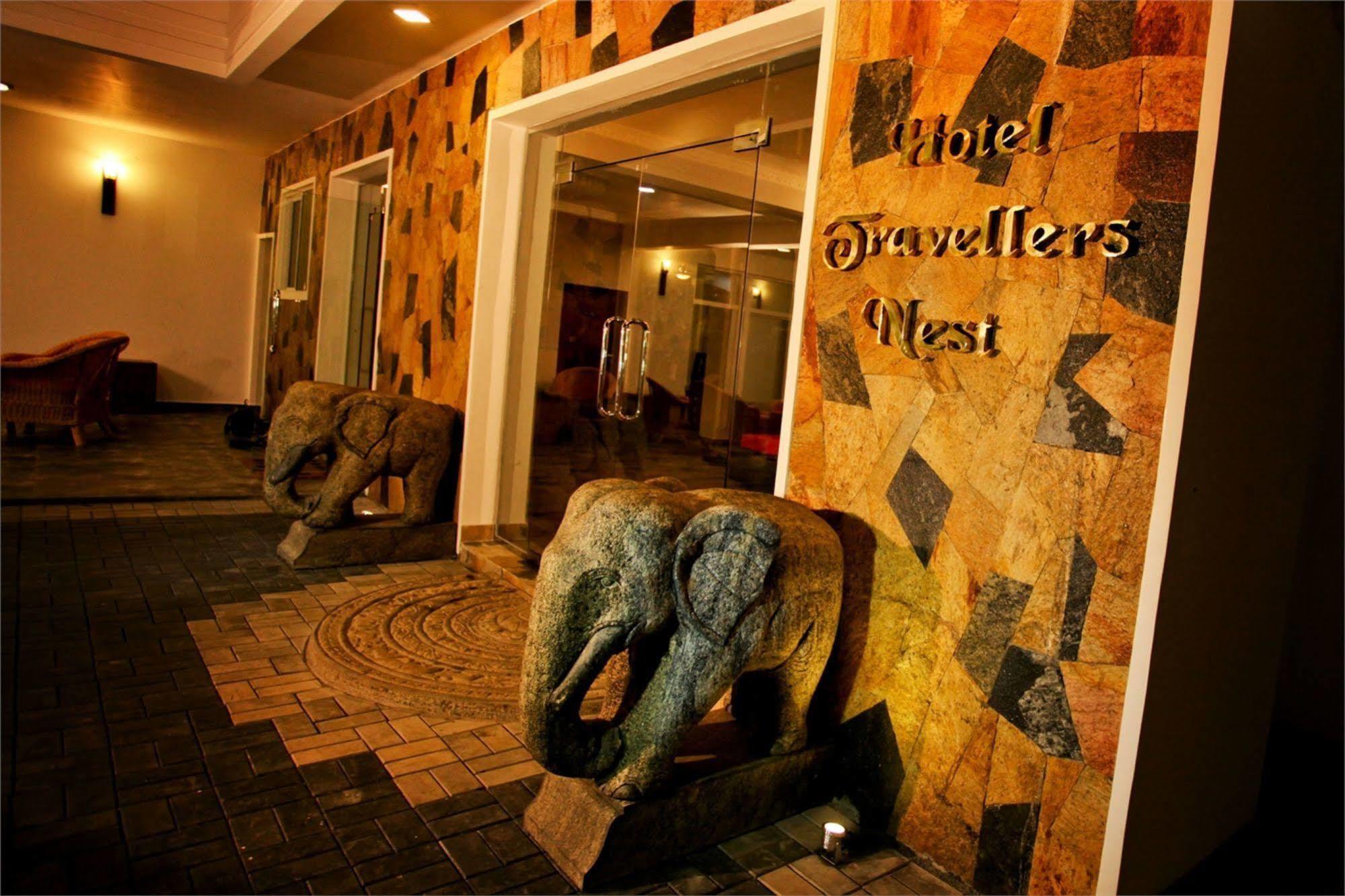 Hotel Travellers Nest Kandy Bagian luar foto