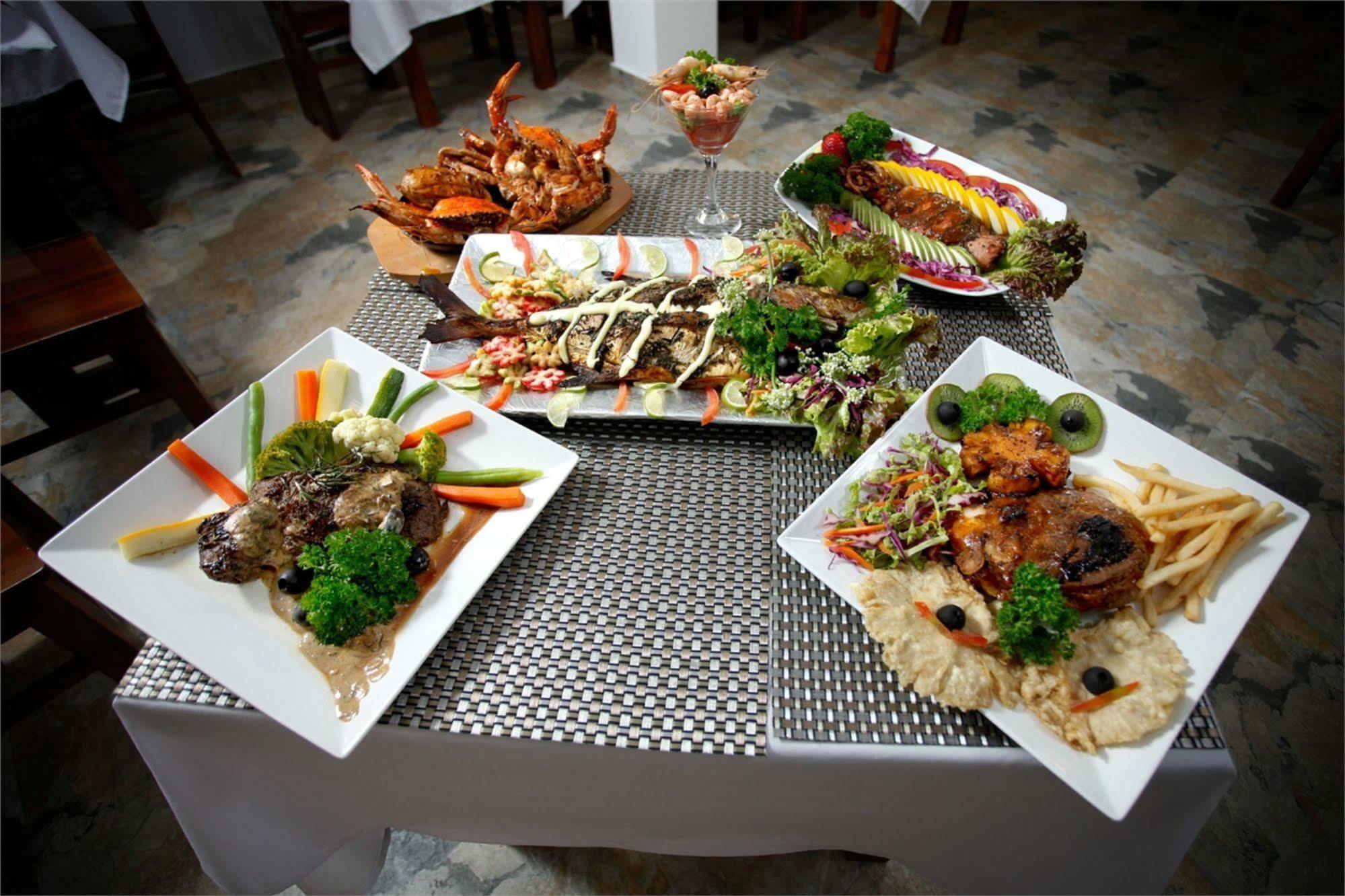 Hotel Travellers Nest Kandy Bagian luar foto
